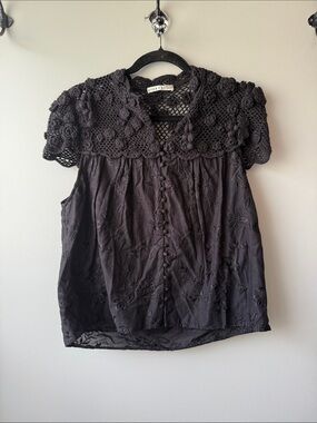Alice + Olivia Black Crochet Yoke Embroidered Blouse all cotton M